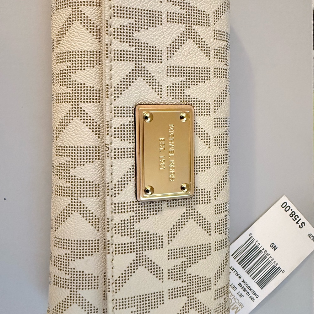 Michael Kors Cream Patterned Wallet with Gold Plate - Picture 2 of 2